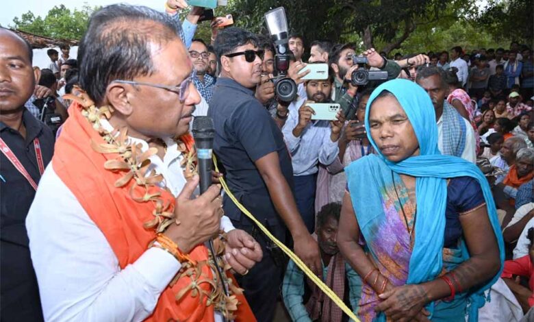 मुख्यमंत्री-साय-का-हरगवां-गांव-में-औचक-दौरा