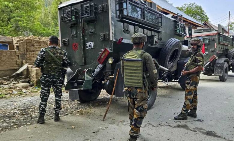 किश्तवाड़-में-2-आतंकी-ढेर,-सुरक्षाबलों-ने-2-सप्ताह-में-8-दशतहगर्दों-को-मार-गिराया