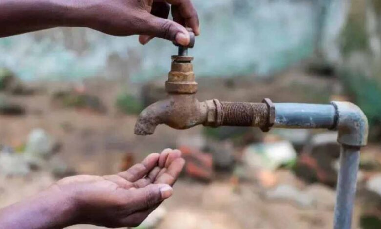 कोतासुरा-गांव-में-पानी-की-समस्या-से-जूझ-रहे-लोग,-घंटों-लाइन-में-खड़े-होने-को-मजबूर