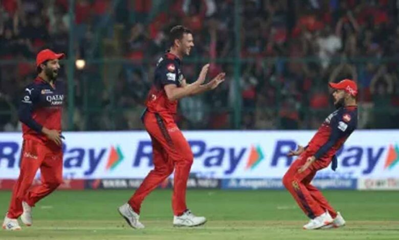 रॉयल-चैलेंजर्स-बेंगलुरु-के-लिए-अच्छी-खबर,-प्लेऑफ-के-लिए-वापस-आ-रहे-जोश-हेजलवुड