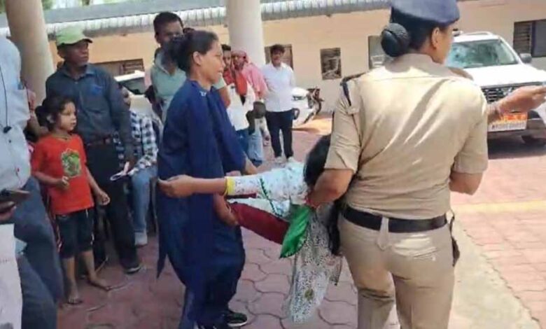 एसपी-ऑफिस-में-चल-रही-जनसुनवाई-के-दौरान-महिला-ने-जहर-खाकर-जान-देने-की-कोशिश-की,-अस्पताल-में-कराया-भर्ती