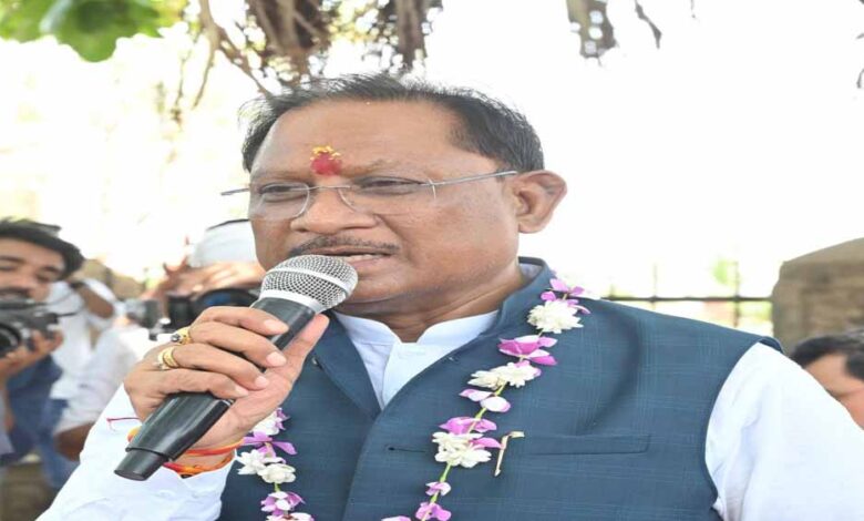 रायपुर-:-मुख्यमंत्री-अचानक-पहुंचे-बेमेतरा-के-सहसपुर,-लिया-ग्रामीणों-से-सीधा-फीडबैक
