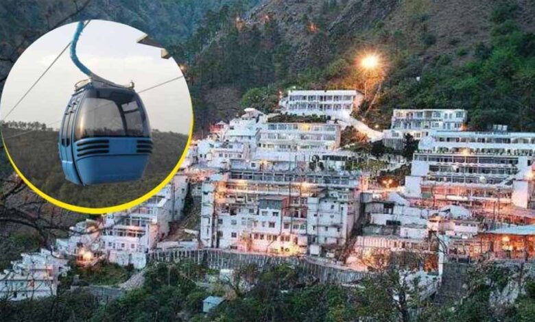 उत्साह-के-साथ-मां-वैष्णो-देवी-की-यात्रा-कर-रहे-भक्त,-मिल-रही-हैं-सभी-सुविधाएं,-आतंकवाद-पर-आस्था-भारी