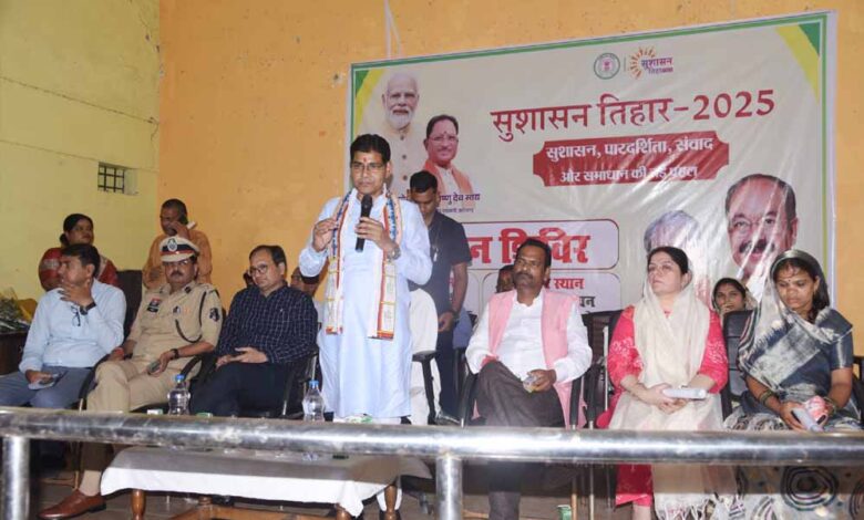 सरकार-लोगों-के-गांव,-घर-तक-पहुंचकर-कर-रही-है-समस्याओं-का-समाधान-–-टंकराम-वर्मा