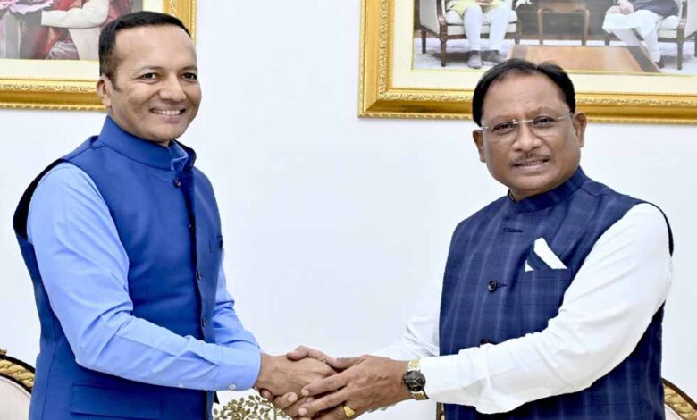 रायपुर-:-मुख्यमंत्री-श्री-साय-से-सांसद-श्री-नवीन-जिंदल-ने-की-सौजन्य-मुलाकात