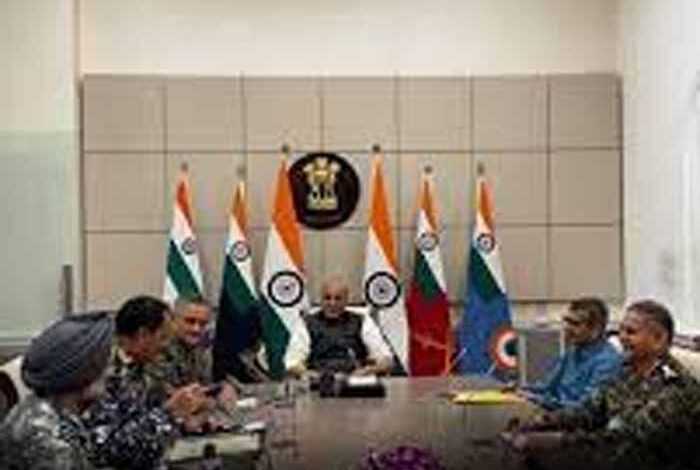 राजनाथ-ने-सीडीएस,-तीनों-सेना-प्रमुखों-के-साथ-की-बैठक,-सीमा-पर-ताजा-स्थिति-और-सुरक्षा-तैयारियों-पर-चर्चा-हुई,-समीक्षा-की