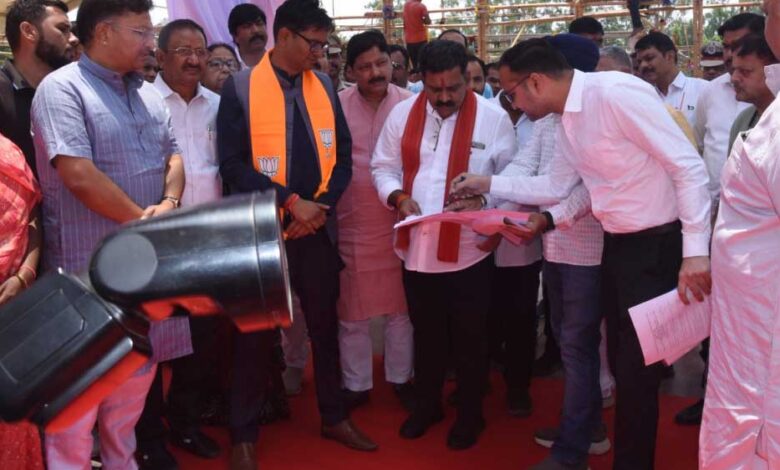 अम्बिकापुर-में-‘मोर-आवास-मोर-अधिकार’-कार्यक्रम,-13-मई-को-उप-मुख्यमंत्री-व-प्रभारी-मंत्री-ने-लिया-तैयारियों-का-जायजा
