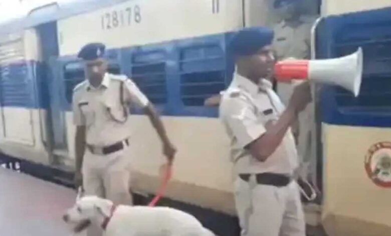 भारत-पाकिस्तान-के-बीच-बढ़ते-तनाव-को-देखते-हुए-भारतीय-रेलवे-ने-देशभर-के-स्टेशनों-पर-सतर्कता-बढ़ाई