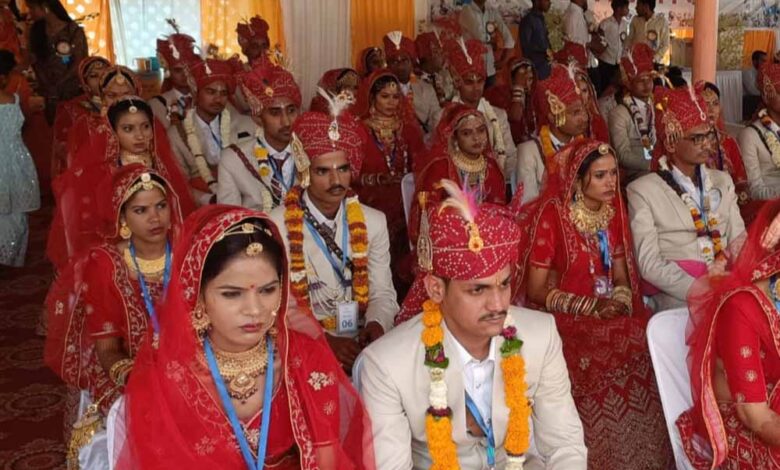 मुख्यमंत्री-कन्या-विवाह-निकाह-योजना-में-विवाहित-नव-दम्पत्तियों-को-दिलाई-जल-संरक्षण-की-शपथ