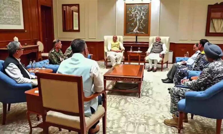 पीएम-आवास-पर-हो-रही-बड़ी-बैठक,-इसमें-एनएसए,-रक्षा-मंत्री-समेत-बड़े-अधिकारी-शामिल,-सेना-अलर्ट-पर