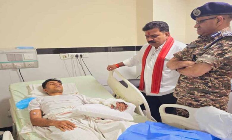 दिल्ली एम्स में नक्सल हमले में घायल जवानों से डिप्टी सीएम शर्मा ने की मुलाकात