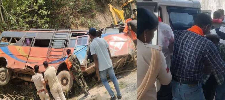 बलरामपुर में दर्दनाक सड़क हादसा,  बारातियों से भरी बस पलटी, तीन लोगों की मौत, कई घायल
