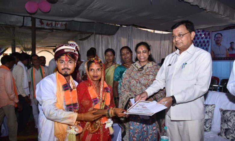 रायपुर-:-मुख्यमंत्री-कन्या-विवाह-योजना-के-तहत-48-जोड़े-परिणय-सूत्र-में-बंधे