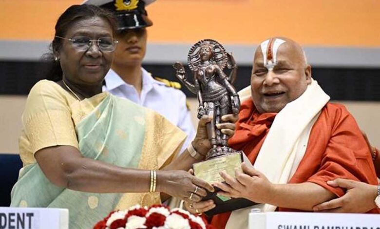 मुख्यमंत्री-डॉ.-यादव-ने-स्वामी-रामभद्राचार्य-को-ज्ञानपीठ-पुरस्कार-से-सम्मानित-होने-पर-दी-बधाई
