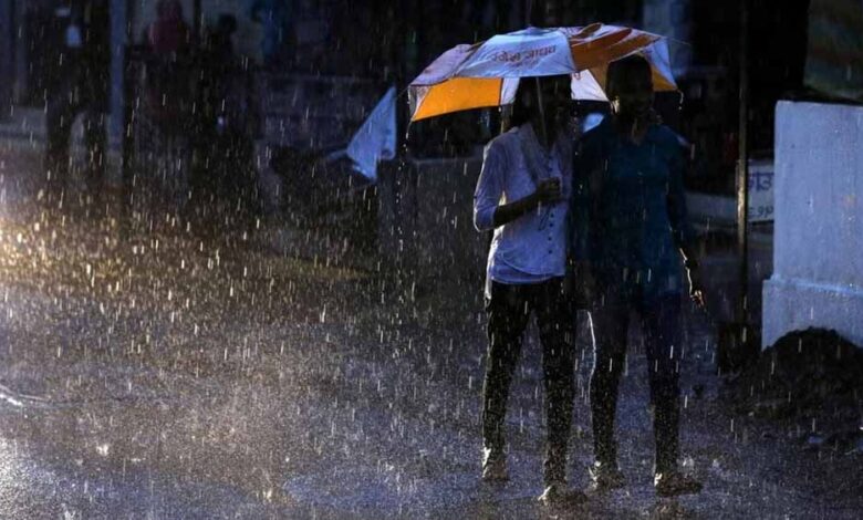 यूपी-समेत-पूरे-उत्तर-भारत-में-भीषण-गर्मी,-कई-राज्यों-में-बारिश-की-भी-खबर,-अगले-पांच-से-छह-दिनों-के-बीच-भारी-बरसात