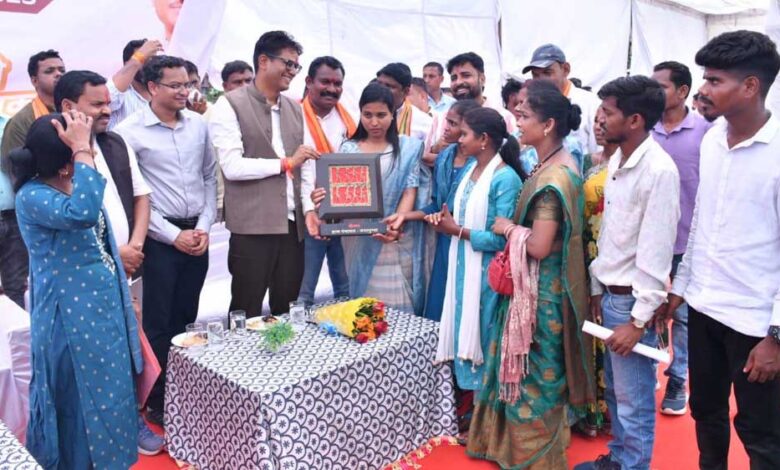 स्कूली-बच्चों-के-उज्ज्वल-भविष्य-के-लिए-निरंतर-प्रयासरत-है-सरकार-:-वित्त-मंत्री-ओपी-चौधरी