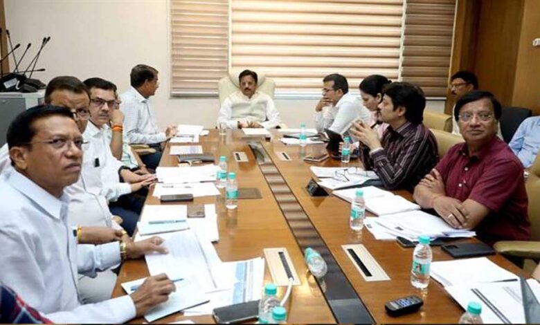 सामंजस्य-एवं-विभागीय-सक्रियता-की-कमी-से-निर्माण-कार्यों-में-विलंब-अस्वीकार्य-:-उप-मुख्यमंत्री-शुक्ल