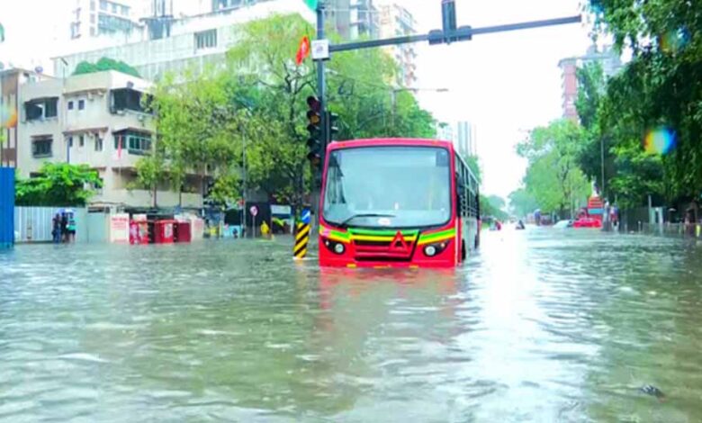 मुंबई-में-100-मिमी-बारिश,-मराठवाड़ा-में-तबाही;-cm-ने-आपदा-प्रबंधन-की-समीक्षा-की