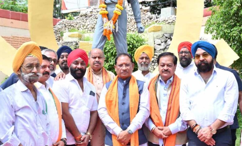 मुख्यमंत्री-का-श्रद्धांजलि-समारोह:-अमर-शहीद-भगत-सिंह-को-किया-नमन
