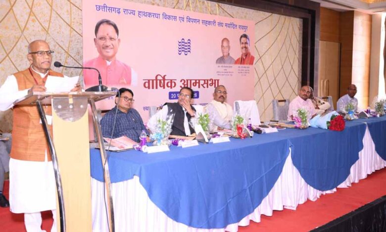 हाथकरघा बुनकर संघ की वार्षिक आमसभा में पारदर्शिता, विपणन विस्तार और बुनकर हितों पर अहम फैसले हाथकरघा-बुनकर-संघ-की-वार्षिक-आमसभा-में-पारदर्शिता,-विपणन-विस्तार-और-बुनकर-हितों-पर-अहम-फैसले