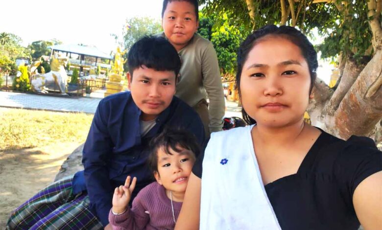 चार साल की बेटी को घर पर छोड़, असम की भारोत्तोलक पल्लवी ने जीता खेलो इंडिया ट्राइबल गेम्स में पदक चार-साल-की-बेटी-को-घर-पर-छोड़,-असम-की-भारोत्तोलक-पल्लवी-ने-जीता-खेलो-इंडिया-ट्राइबल-गेम्स-में-पदक