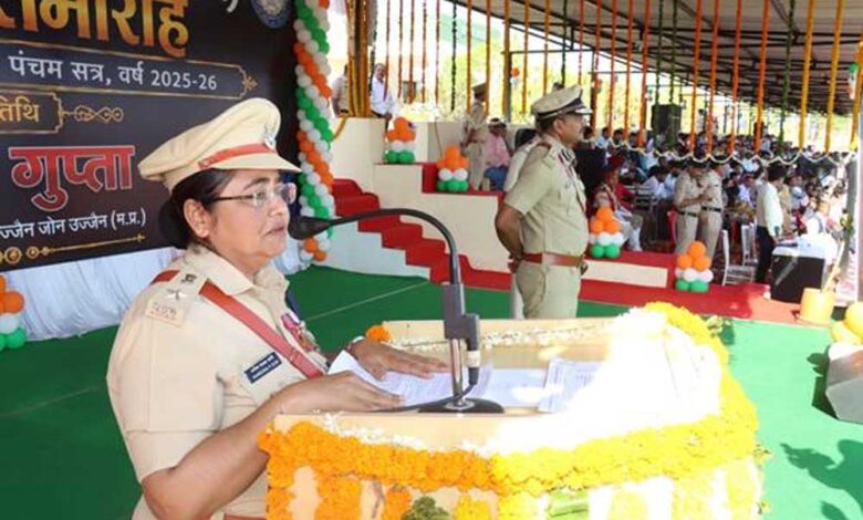 पुलिस प्रशिक्षण शाला उज्जैन में 206 नव आरक्षकों का दीक्षांत समारोह संपन्न पुलिस-प्रशिक्षण-शाला-उज्जैन-में-206-नव-आरक्षकों-का-दीक्षांत-समारोह-संपन्न