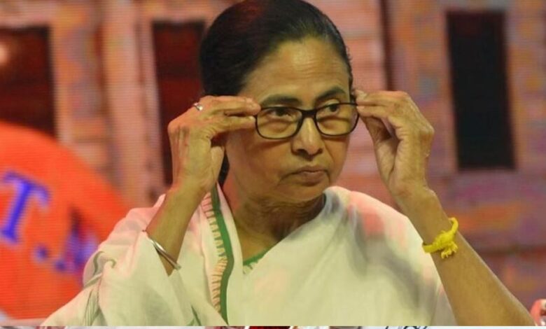 TMC में बगावत से ममता बनर्जी को बड़ा झटका, बड़े नेताओं के जाने के बाद कितनी बची राजनीतिक ताकत? tmc-में-बगावत-से-ममता-बनर्जी-को-बड़ा-झटका,-बड़े-नेताओं-के-जाने-के-बाद-कितनी-बची-राजनीतिक-ताकत?
