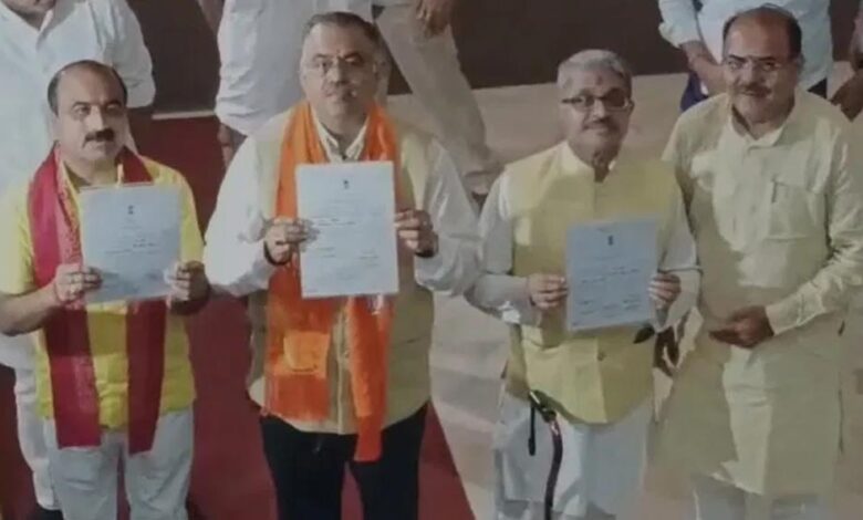 MP राज्यसभा चुनाव: BJP के तीन उम्मीदवार निर्विरोध निर्वाचित, रिटर्निंग अफसर ने सौंपे प्रमाण पत्र; मीनाक्षी मामले पर SC में कल सुनवाई mp-राज्यसभा-चुनाव:-bjp-के-तीन-उम्मीदवार-निर्विरोध-निर्वाचित,-रिटर्निंग-अफसर-ने-सौंपे-प्रमाण-पत्र;-मीनाक्षी-मामले-पर-sc-में-कल-सुनवाई