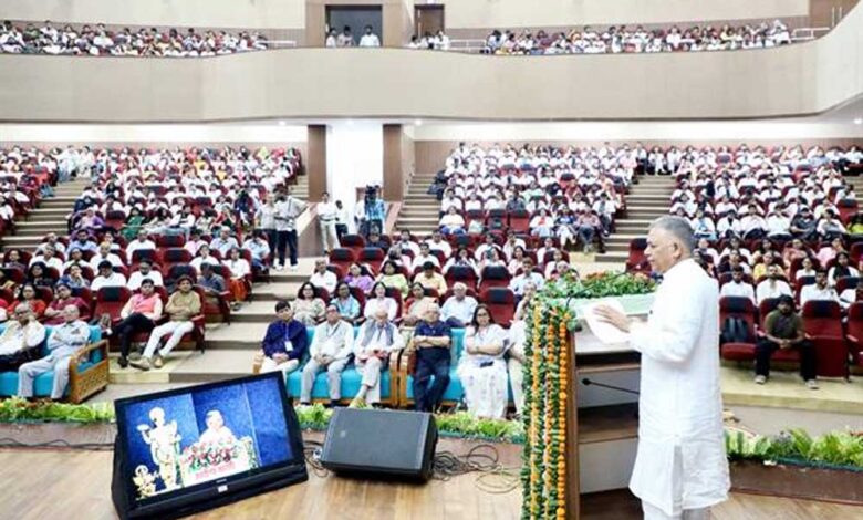 चिकित्सा के क्षेत्र में सेवा-भाव, कर्तव्यनिष्ठा और मानवीय मूल्यों का समावेश अत्यंत आवश्यक : आयुष मंत्री परमार चिकित्सा-के-क्षेत्र-में-सेवा-भाव,-कर्तव्यनिष्ठा-और-मानवीय-मूल्यों-का-समावेश-अत्यंत-आवश्यक-:-आयुष-मंत्री-परमार