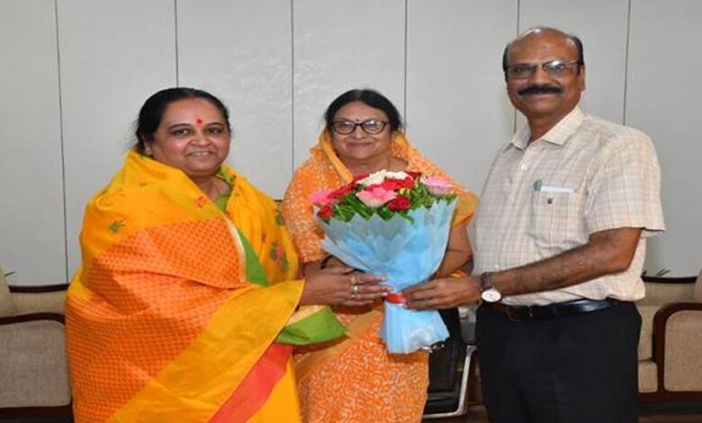 महिला सुरक्षा एवं गुमशुदा बालिकाओं की शीघ्र बरामदगी के लिए मध्यप्रदेश पुलिस के प्रयासों की राज्य महिला आयोग ने की सराहना महिला-सुरक्षा-एवं-गुमशुदा-बालिकाओं-की-शीघ्र-बरामदगी-के-लिए-मध्यप्रदेश-पुलिस-के-प्रयासों-की-राज्य-महिला-आयोग-ने-की-सराहना