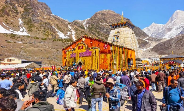केदारनाथ में उमड़ा आस्था का सैलाब, 12 लाख श्रद्धालुओं ने किए बाबा केदार के दर्शन केदारनाथ-में-उमड़ा-आस्था-का-सैलाब,-12-लाख-श्रद्धालुओं-ने-किए-बाबा-केदार-के-दर्शन