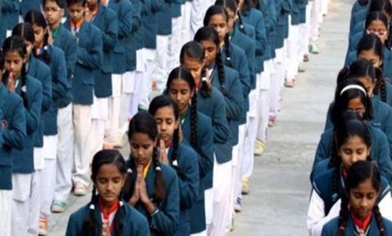 छत्तीसगढ़ के स्कूलों में बड़ा बदलाव: राष्ट्रगान के साथ गूंजेंगे राज्यगीत और वैदिक मंत्र छत्तीसगढ़-के-स्कूलों-में-बड़ा-बदलाव:-राष्ट्रगान-के-साथ-गूंजेंगे-राज्यगीत-और-वैदिक-मंत्र