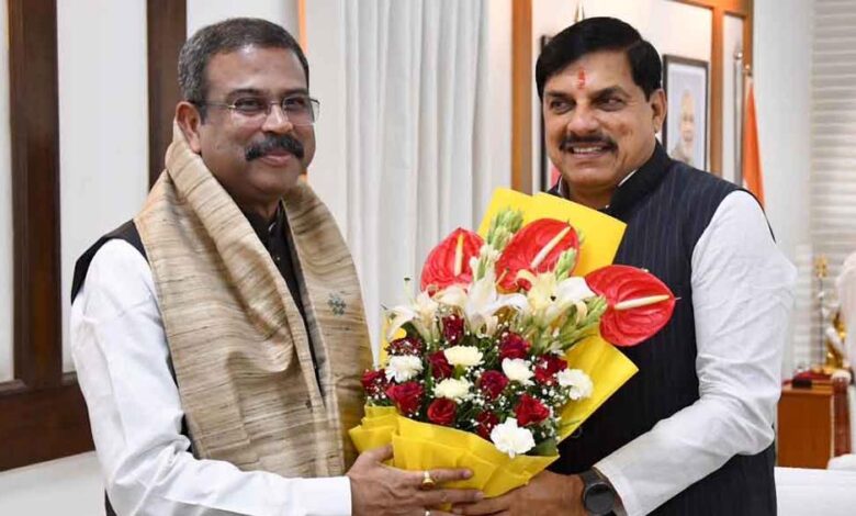 मुख्यमंत्री डॉ. यादव से केंद्रीय शिक्षा मंत्री धर्मेंद्र प्रधान ने की भेंट मुख्यमंत्री-डॉ.-यादव-से-केंद्रीय-शिक्षा-मंत्री-धर्मेंद्र-प्रधान-ने-की-भेंट