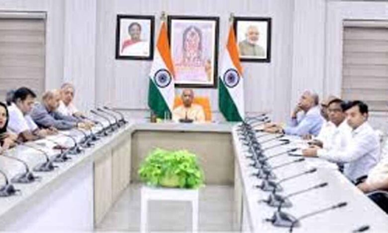 यूपी में 4 लाख आउटसोर्स कर्मियों को राहत, सितंबर से बढ़ा मानदेय मिलने की संभावना यूपी-में-4-लाख-आउटसोर्स-कर्मियों-को-राहत,-सितंबर-से-बढ़ा-मानदेय-मिलने-की-संभावना
