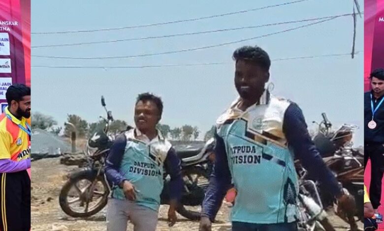भारतीय क्रिकेट टीम में चुने गए लोकेंद्र आर्य, कभी गांव वाले कहते थे- ‘लंगड़ा बेटा किसी काम का नहीं’ भारतीय-क्रिकेट-टीम-में-चुने-गए-लोकेंद्र-आर्य,-कभी-गांव-वाले-कहते-थे-‘लंगड़ा-बेटा-किसी-काम-का-नहीं’