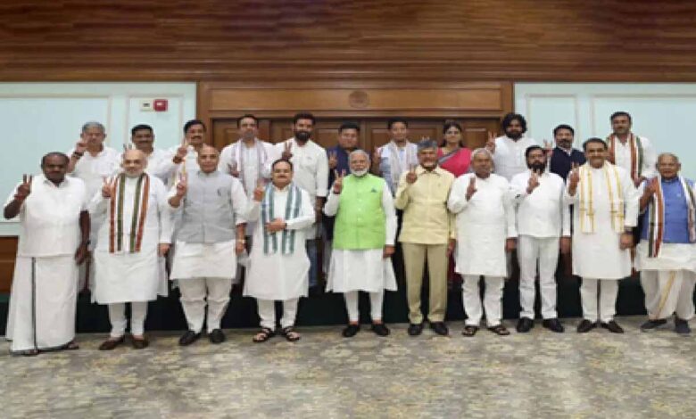 टीएमसी में बगावत से बदला संसद का गणित, एनडीए बहुमत के करीब टीएमसी-में-बगावत-से-बदला-संसद-का-गणित,-एनडीए-बहुमत-के-करीब