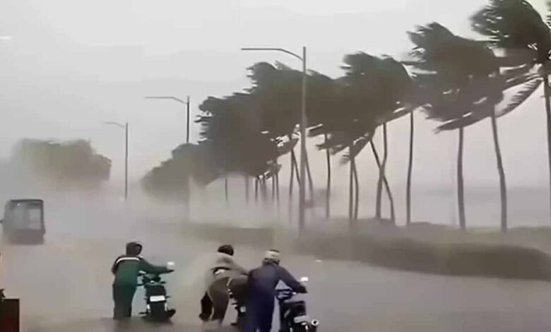 दिल्ली-एनसीआर में बारिश से मौसम सुहाना, गर्मी से मिली राहत के संकेत दिल्ली-एनसीआर-में-बारिश-से-मौसम-सुहाना,-गर्मी-से-मिली-राहत-के-संकेत