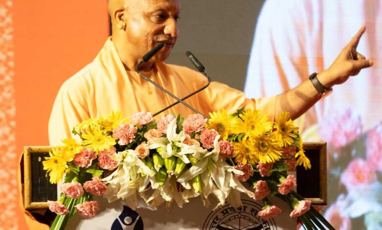 महिला सशक्तीकरण का डबल इंजन मॉडलः महिला सुरक्षा, सम्मान एवं अवसरों का वातावरण महिला-सशक्तीकरण-का-डबल-इंजन-मॉडलः-महिला-सुरक्षा,-सम्मान-एवं-अवसरों-का-वातावरण