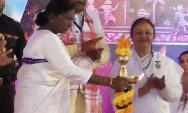 जनजातीय महासम्मेलन में राष्ट्रपति द्रौपदी मुर्मू का संबोधन, बोलीं- अध्यात्म, सामाजिक समरसता और पर्यावरण संरक्षण से बनेगा विकसित भारत जनजातीय-महासम्मेलन-में-राष्ट्रपति-द्रौपदी-मुर्मू-का-संबोधन,-बोलीं-अध्यात्म,-सामाजिक-समरसता-और-पर्यावरण-संरक्षण-से-बनेगा-विकसित-भारत