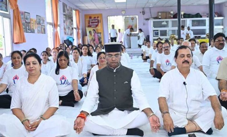 बड़ा तालाब से टीटी नगर स्टेडियम तक गूंजा योग का संदेश बड़ा-तालाब-से-टीटी-नगर-स्टेडियम-तक-गूंजा-योग-का-संदेश
