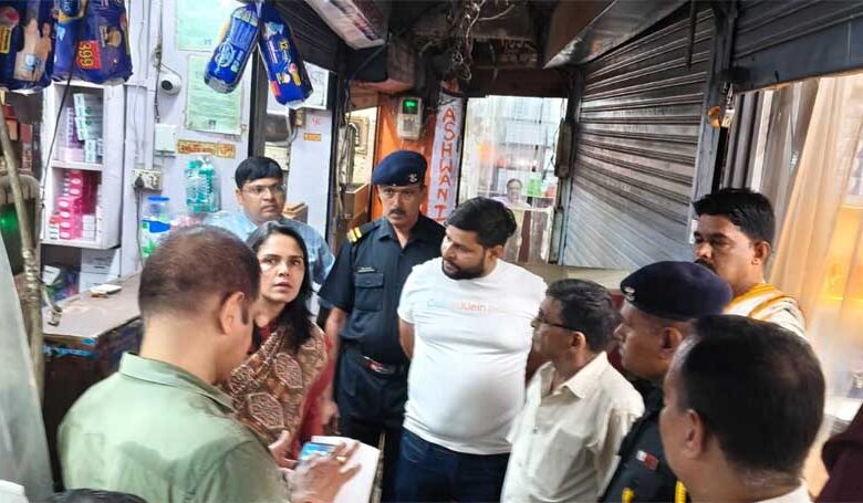 योगी सरकार का ‘ऑपरेशन क्लीन मेडिसिन’ : आगरा में 3.63 करोड़ की नकली, एक्सपायर्ड और सरकारी सप्लाई की दवाएं जब्त, 8 अवैध गोदाम सील योगी-सरकार-का-‘ऑपरेशन-क्लीन-मेडिसिन’-:-आगरा-में-3.63-करोड़-की-नकली,-एक्सपायर्ड-और-सरकारी-सप्लाई-की-दवाएं-जब्त,-8-अवैध-गोदाम-सील