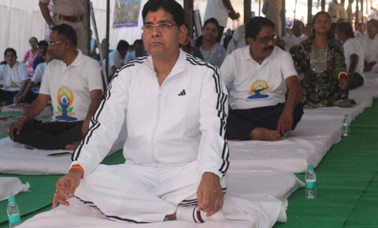 रायपुर : छत्तीसगढ़ महतारी और भगवान धनवंतरि की वंदना से सारंगढ़ में योग दिवस का शंखनाद रायपुर-:-छत्तीसगढ़-महतारी-और-भगवान-धनवंतरि-की-वंदना-से-सारंगढ़-में-योग-दिवस-का-शंखनाद