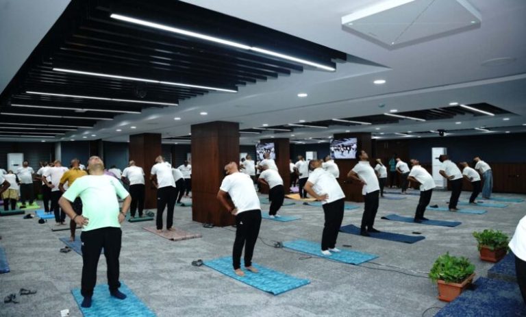 एनएमडीसी-ने-12वां-अंतरराष्ट्रीय-योग-दिवस-मनाया,-500-कर्मचारियों-ने-लिया-हिस्सा