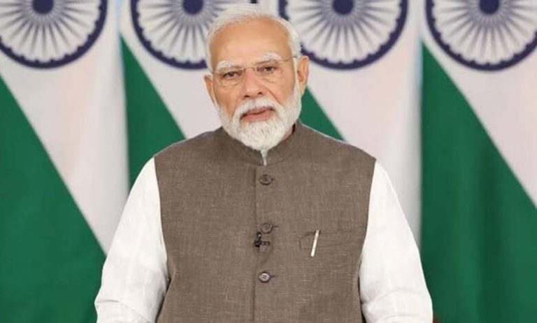 neet-परीक्षा-के-बीच-pm-मोदी-का-संवेदनशील-फैसला,-एयरपोर्ट-पर-किया-इंतजार
