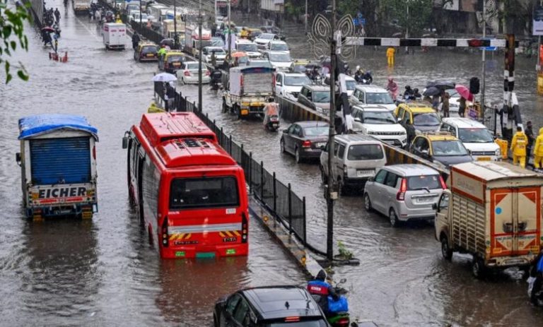mumbai-monsoon:-बारिश-से-बेहाल-मुंबई,-अंधेरी-सबवे-डूबा;-कई-इलाकों-में-जलभराव,-imd-का-येलो-अलर्ट-जारी