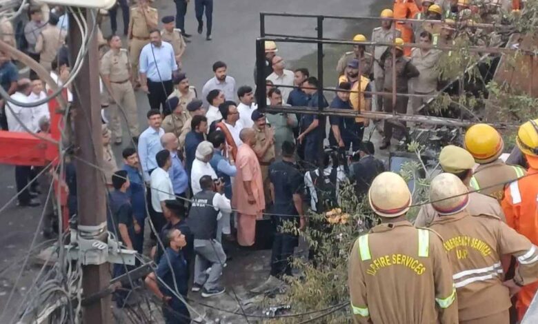 लखनऊ अग्निकांड पर सख्त हुए CM योगी, अफसरों की लगाई क्लास; लापरवाही पर होगा बड़ा एक्शन! लखनऊ-अग्निकांड-पर-सख्त-हुए-cm-योगी,-अफसरों-की-लगाई-क्लास;-लापरवाही-पर-होगा-बड़ा-एक्शन!