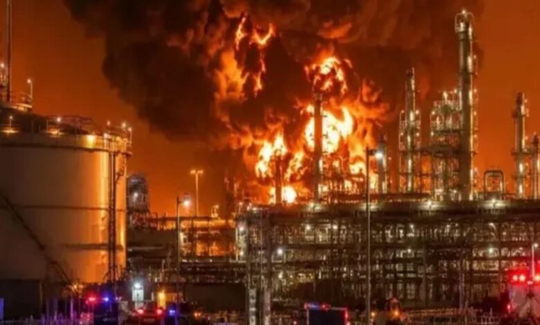 कतर की LNG फैक्ट्री में भीषण धमाका: 12 भारतीयों समेत 13 की मौत, 66 लोग घायल कतर-की-lng-फैक्ट्री-में-भीषण-धमाका:-12-भारतीयों-समेत-13-की-मौत,-66-लोग-घायल