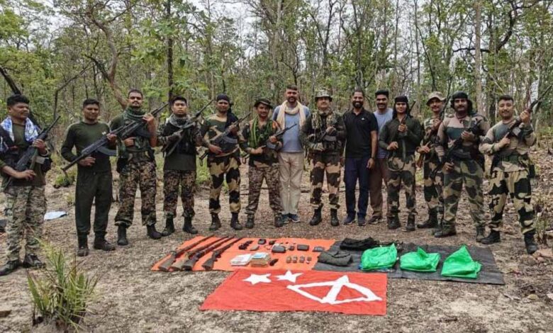 कांकेर के जंगल में नक्सलियों का विस्फोटक डंप बरामद, 4 बंदूकें और 2 वायरलेस सेट मिले कांकेर-के-जंगल-में-नक्सलियों-का-विस्फोटक-डंप-बरामद,-4-बंदूकें-और-2-वायरलेस-सेट-मिले