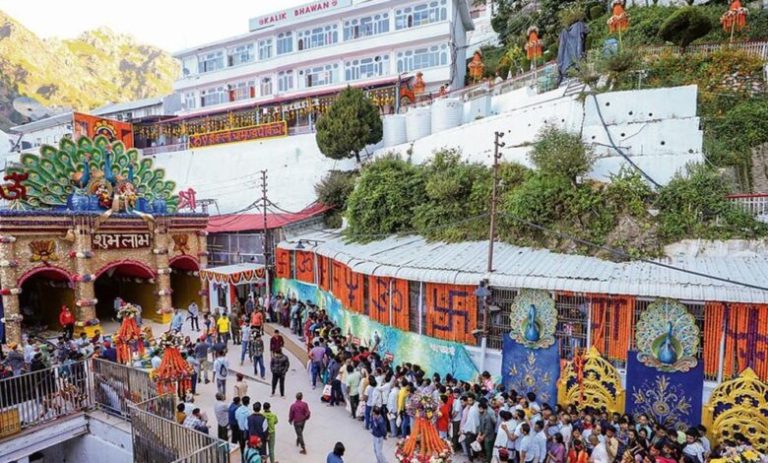 वैष्णो-देवी-यात्रा-ने-तोड़ा-रिकॉर्ड,-22-जून-तक-50.70-लाख-श्रद्धालुओं-ने-किए-दर्शन,-10-लाख-से-ज्यादा-की-बढ़ोतरी
