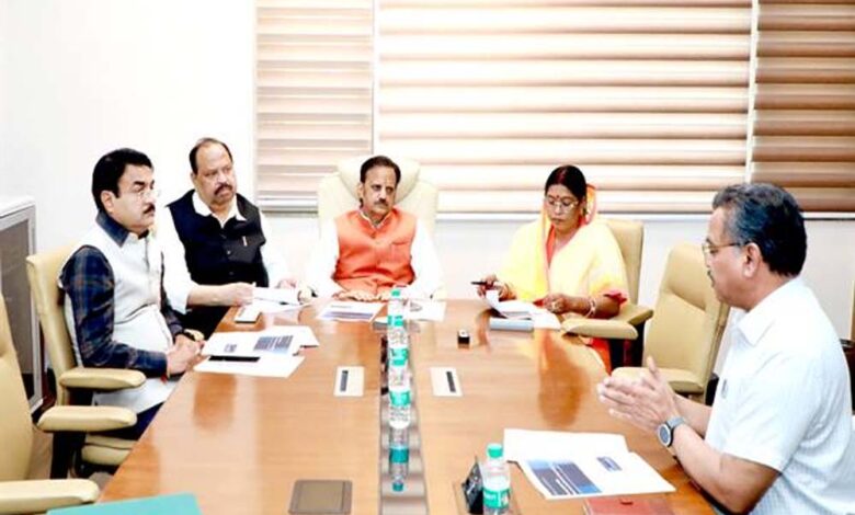 उप मुख्यमंत्री शुक्ल की अध्यक्षता में मेगा स्वास्थ्य सेवा अधोसंरचना प्रोत्साहन नीति-2026 के प्रारूप पर मंत्रिपरिषद समिति ने किया विमर्श उप-मुख्यमंत्री-शुक्ल-की-अध्यक्षता-में-मेगा-स्वास्थ्य-सेवा-अधोसंरचना-प्रोत्साहन-नीति-2026-के-प्रारूप-पर-मंत्रिपरिषद-समिति-ने-किया-विमर्श